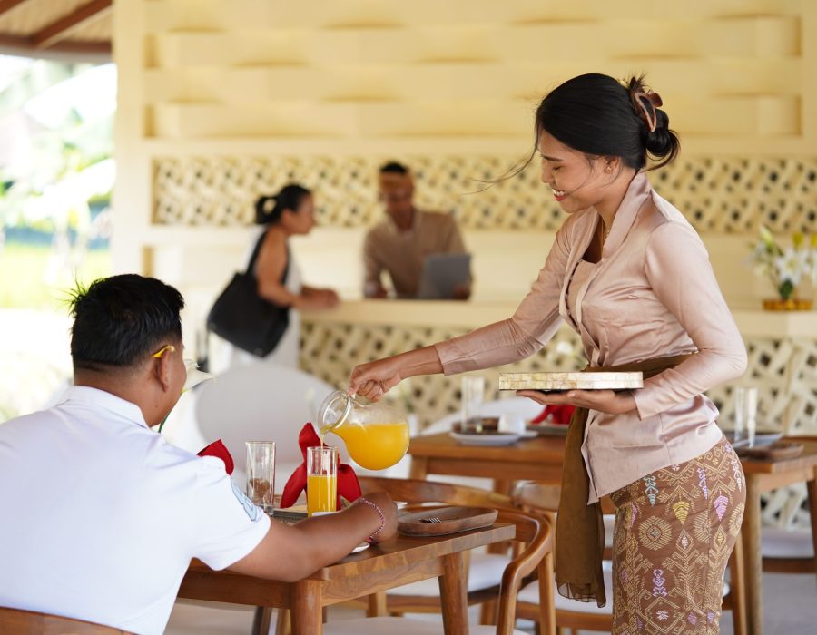 Lobby & Restaurant